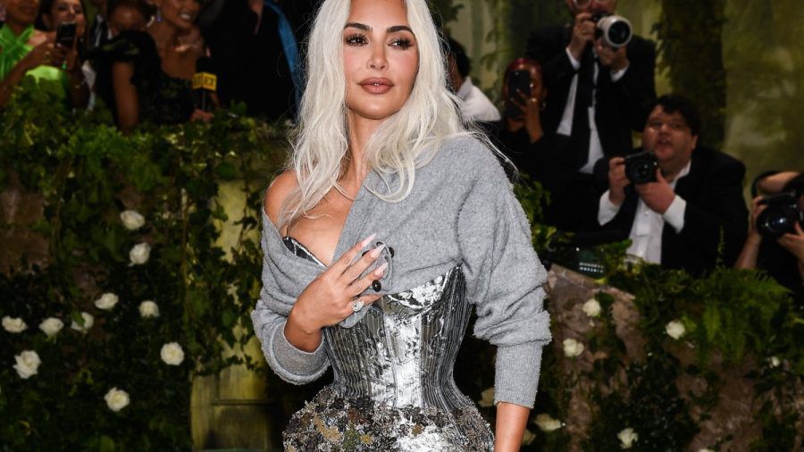 Kim Kardashians Mini-Taille sorgte bei der diesjährigen Met Gala für Aufsehen. (lau/spot)