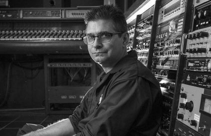 Steve Albini, hier 2014 in seinem Studio in Chicago, gab an, mehrere tausend Alben produziert zu haben. (lau/spot)