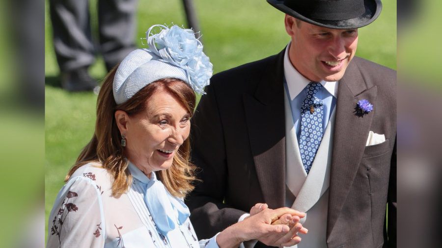 Prinz William Hand in Hand mit Schwiegermutter Carole Middleton. (ili/spot)