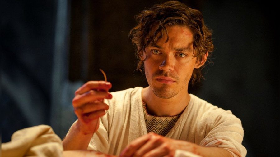 Tom Payne als Titelheld in "Der Medicus". (smi/spot)