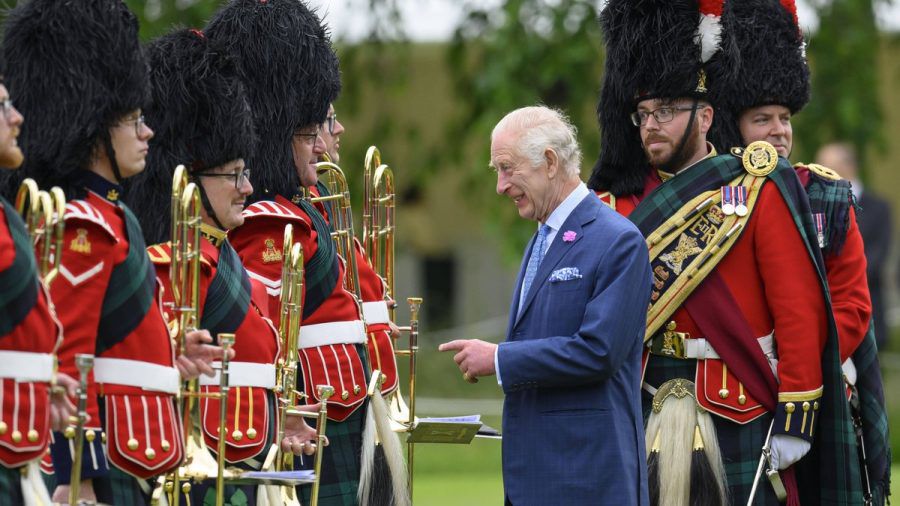 König Charles III. war während des Auftakts zur Holyrood-Woche sichtlich gut gelaunt. (wue/spot)
