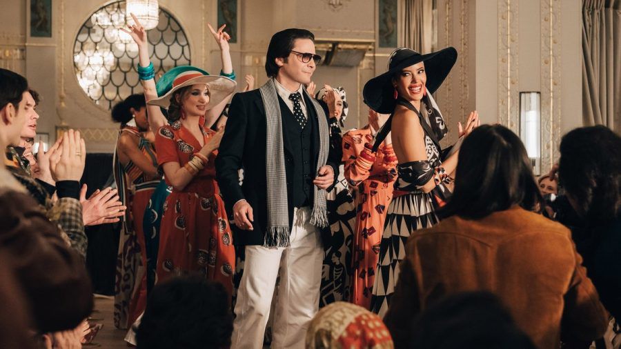 Daniel Brühl verkörpert in "Becoming Karl Lagerfeld" den jungen Modezaren. (eyn/obr/spot)
