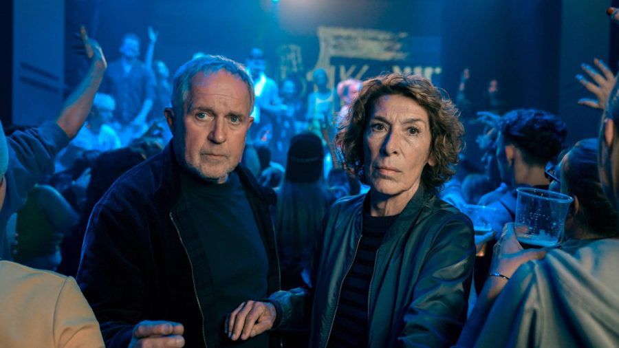 "Tatort: Deine Mutter": Moritz Eisner (Harald Krassnitzer) und Bibi Fellner (Adele Neuhauser) ermitteln in einem Wiener Club. (ili/spot)