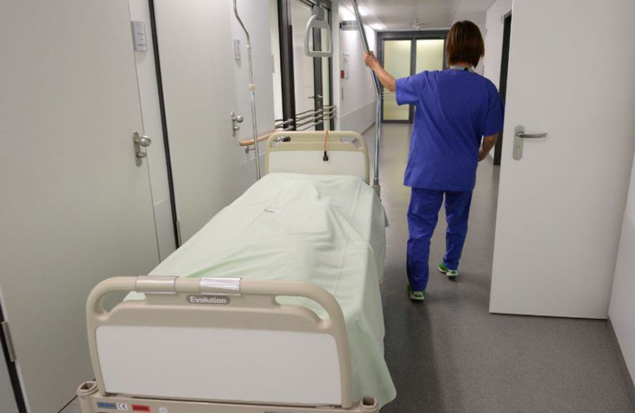 Hospital bed - Bizarre - DPA BangShowbiz