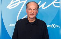 Herbert Knaup blickt mit Sorge auf das neue Jahr. (obr/spot)