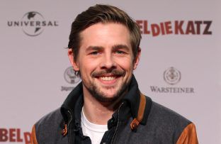 Klaas Heufer-Umlauf - November 2011 BangShowbiz