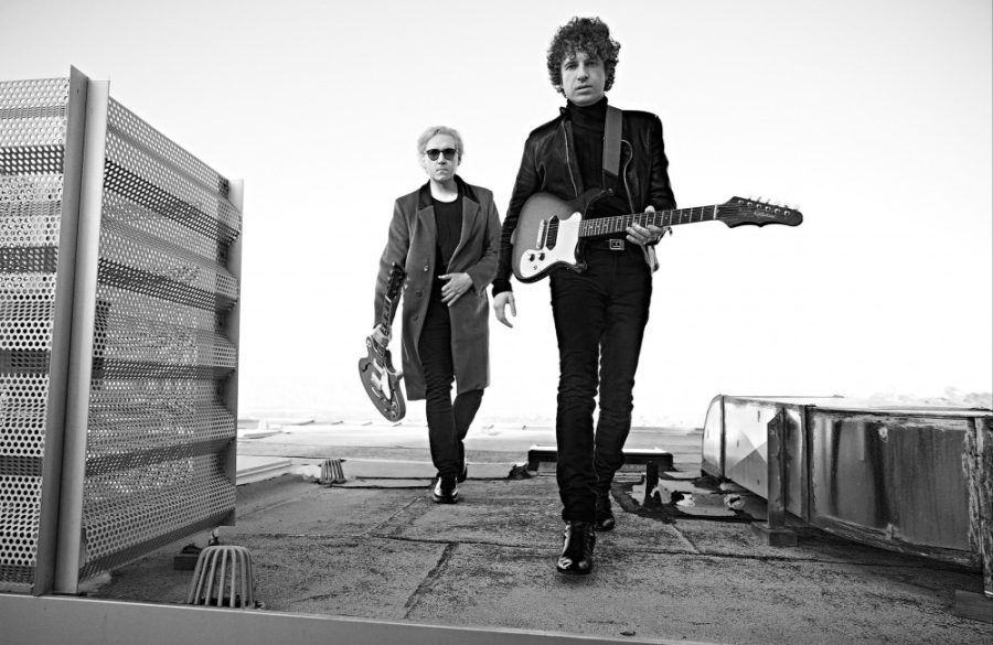 CONTACT MUSIC - The Kooks - Never Know - Promo Black and White - MAY 2025 - Outside Organisation BangShowbiz