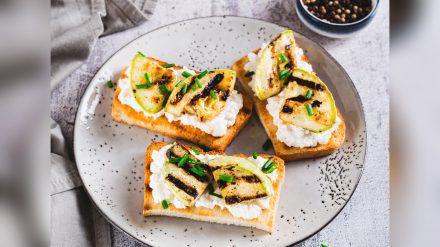 Mit dieser Bruschetta entsteht Sommer-Feeling in der Küche. (paf/spot)