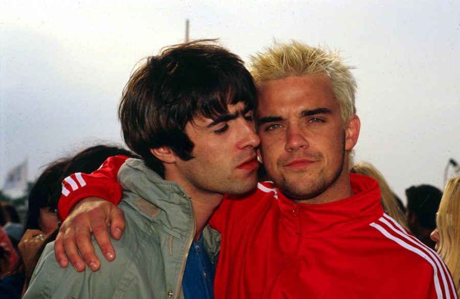 Liam Gallagher and Robbie Williams at Glastonbury 1995 - Getty BangShowbiz