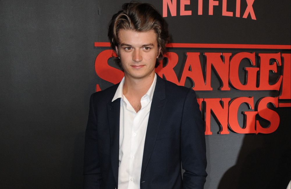 Joe-Keery-f-hlt-sich-mit-Stranger-Things-Co-Stars-lebenslang-verbunden