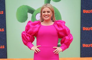 Kelly Clarkson - APR 19 - Famous - UglyDolls premiere BangShowbiz