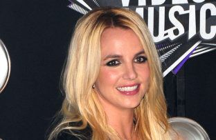 Britney Spears - MTV Video Music Awards 2011 - Famous BangShowbiz
