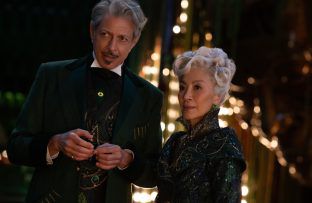 Jeff Goldblum is The Wizard of Oz and Michelle Yeoh is Madam Morrible in Wicked - Universal Pictures BangShowbiz