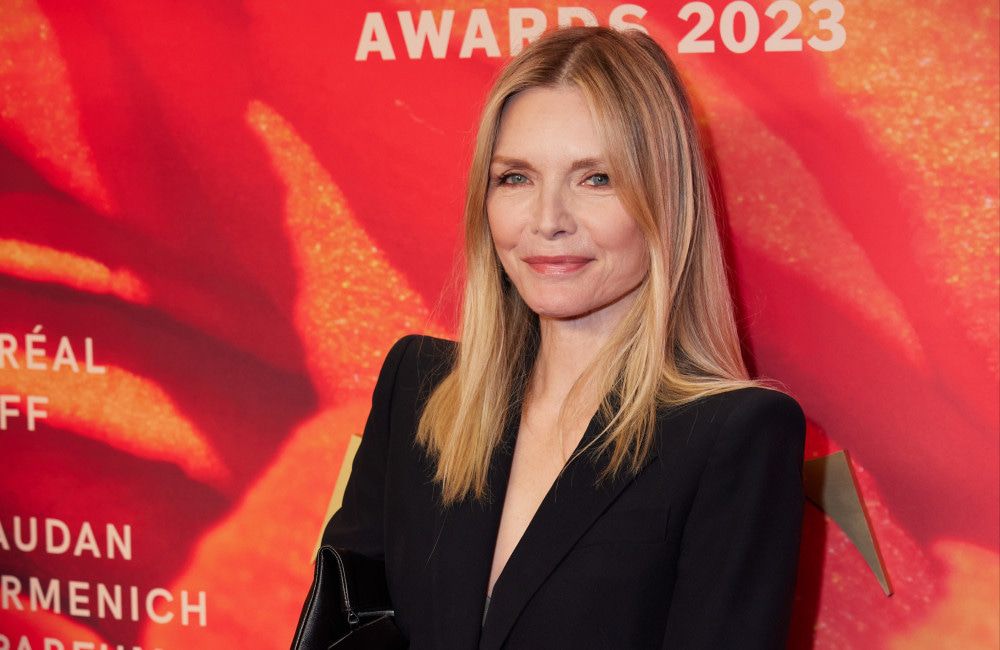 Michelle-Pfeiffer-nimmt-ihre-Rolle-als-Gro-mutter-ernst