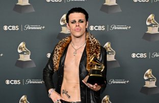 YUNGBLUD with the Grammy for Best Rock Performance - Grammys 2026 - Getty BangShowbiz