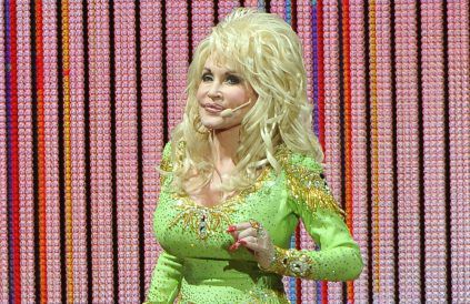 Dolly Parton - FAMOUS - SEPTEMBER 2011 - Live in Birmingham BangShowbiz
