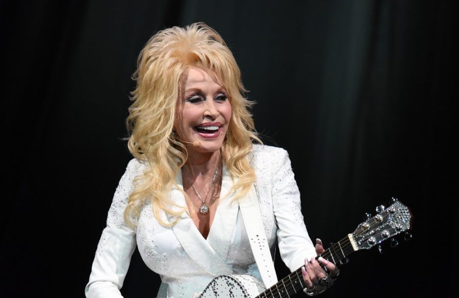 Dolly Parton performs at The BB&T Center 2016 - Famous BangShowbiz