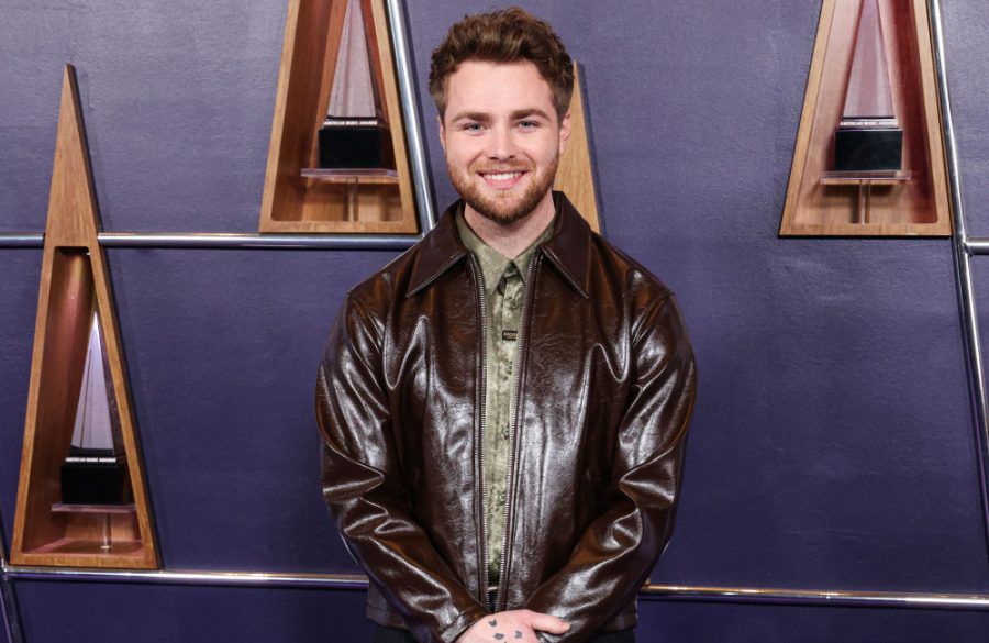 Alex Warren - May 2025 - Avalon - American Music Awards BangShowbiz