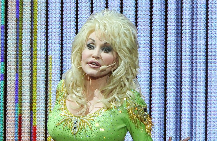 Dolly Parton live in Birmingham - 2011 - Famous BangShowbiz