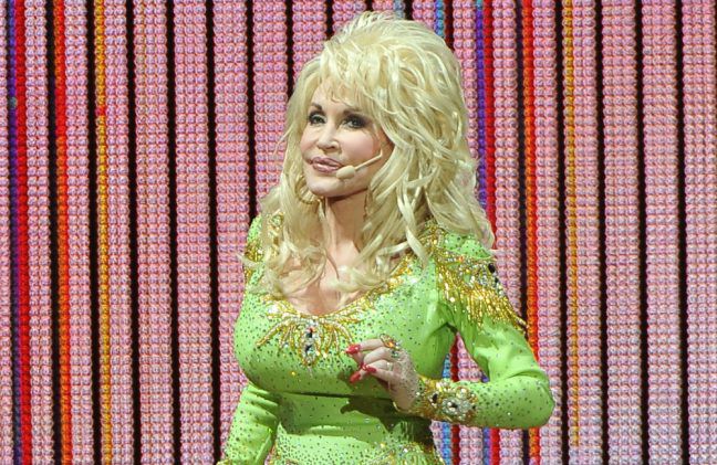 Dolly Parton - FAMOUS - SEPTEMBER 2011 - Live in Birmingham BangShowbiz