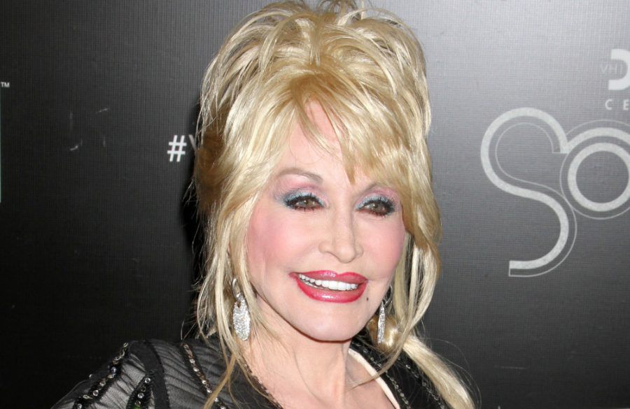 Dolly Parton at the VH1 DIVAS Celebrates Soul event - Famous BangShowbiz