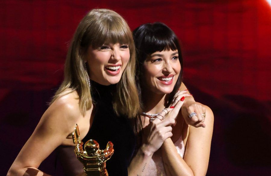 Taylor Swift and Dakota Johnson - 2026 MTV Video Music Awards (VMAs) - Show - Getty BangShowbiz